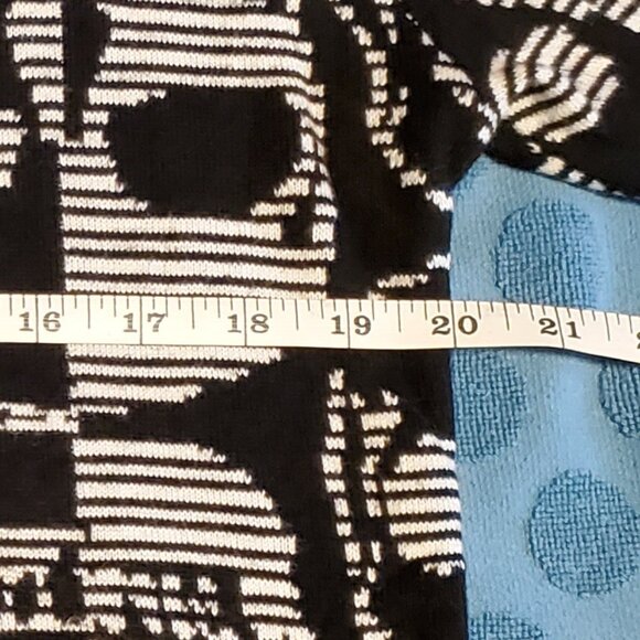 Skull Cardigan ~ Black and White ~ Punk Rock ~ Hot Topic UniSex - Picture 6 of 8